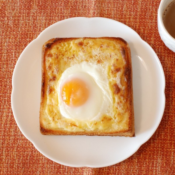 目玉焼き食パン