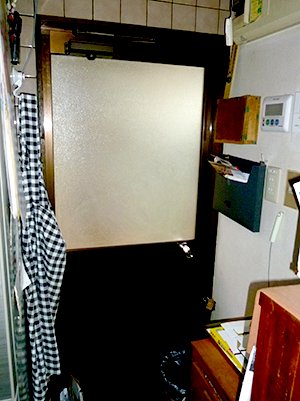 取替勝手口施工前02 858a09c3dc51d1ed6a585626142cd054