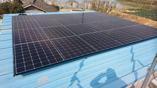 豊橋市倉庫シャープ太陽光発電はぜ折板屋根